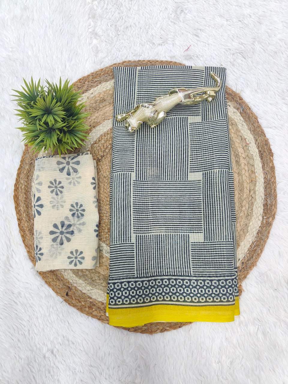 Off White Lilan Cotton With Elegant Printed Pattern Saree