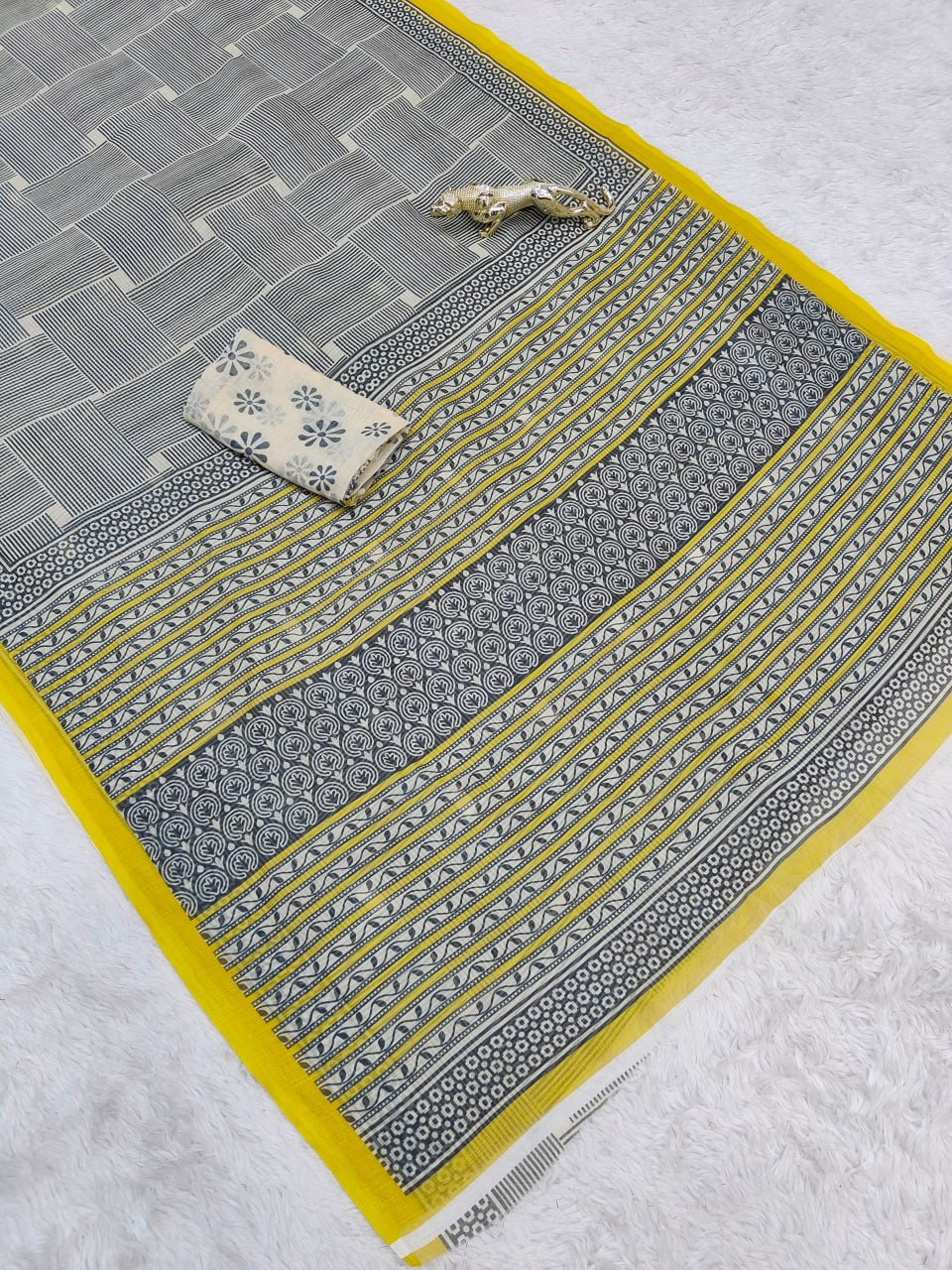 Off White Lilan Cotton With Elegant Printed Pattern Saree