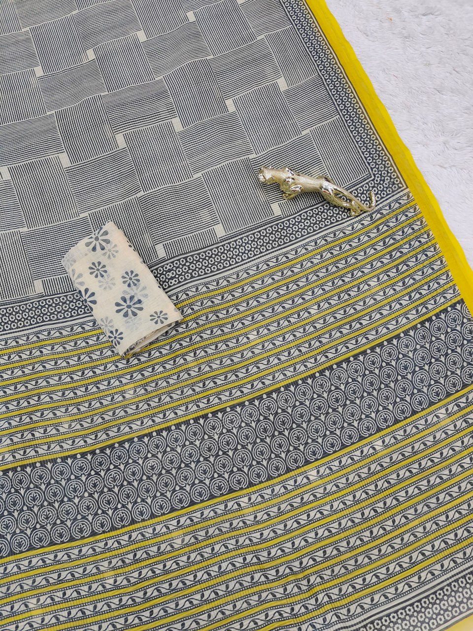 Off White Lilan Cotton With Elegant Printed Pattern Saree